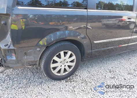 2011 Chrysler Town & Country Touring-L z USA, uszkodzony, nr VIN 2A4RR8DG2BR780699